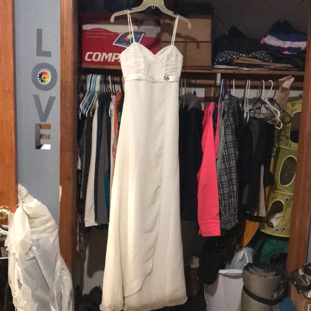 Beautiful simple wedding dress size 2